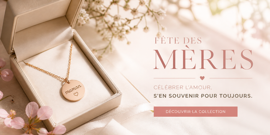 Bijou personnalisé pour la Fête des Mères avec gravure délicate, présenté comme un cadeau souvenir élégant et intemporel