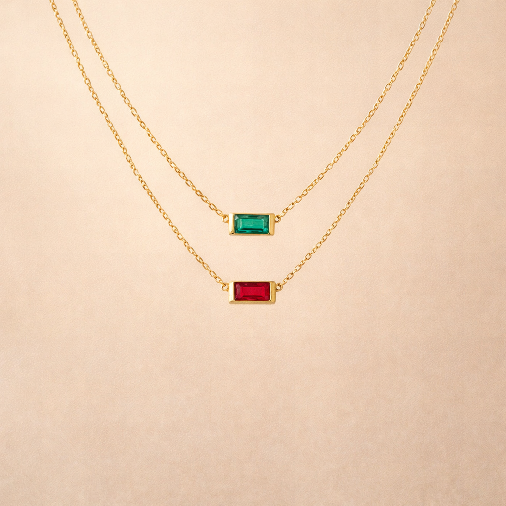 Détail pendentif collier pierre de naissance finition or 18K