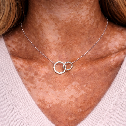 Collier Mia - Double Anneaux Entrelacés