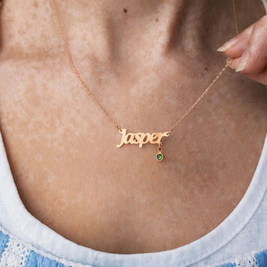 Collier Elyara personnalisé avec prénom et pierre de naissance dorée