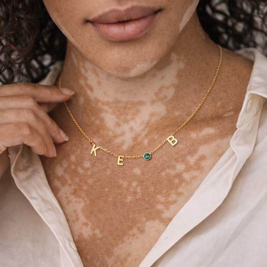 Collier Noelia personnalisé avec pierre de naissance, bijou symbolique doré pour femme